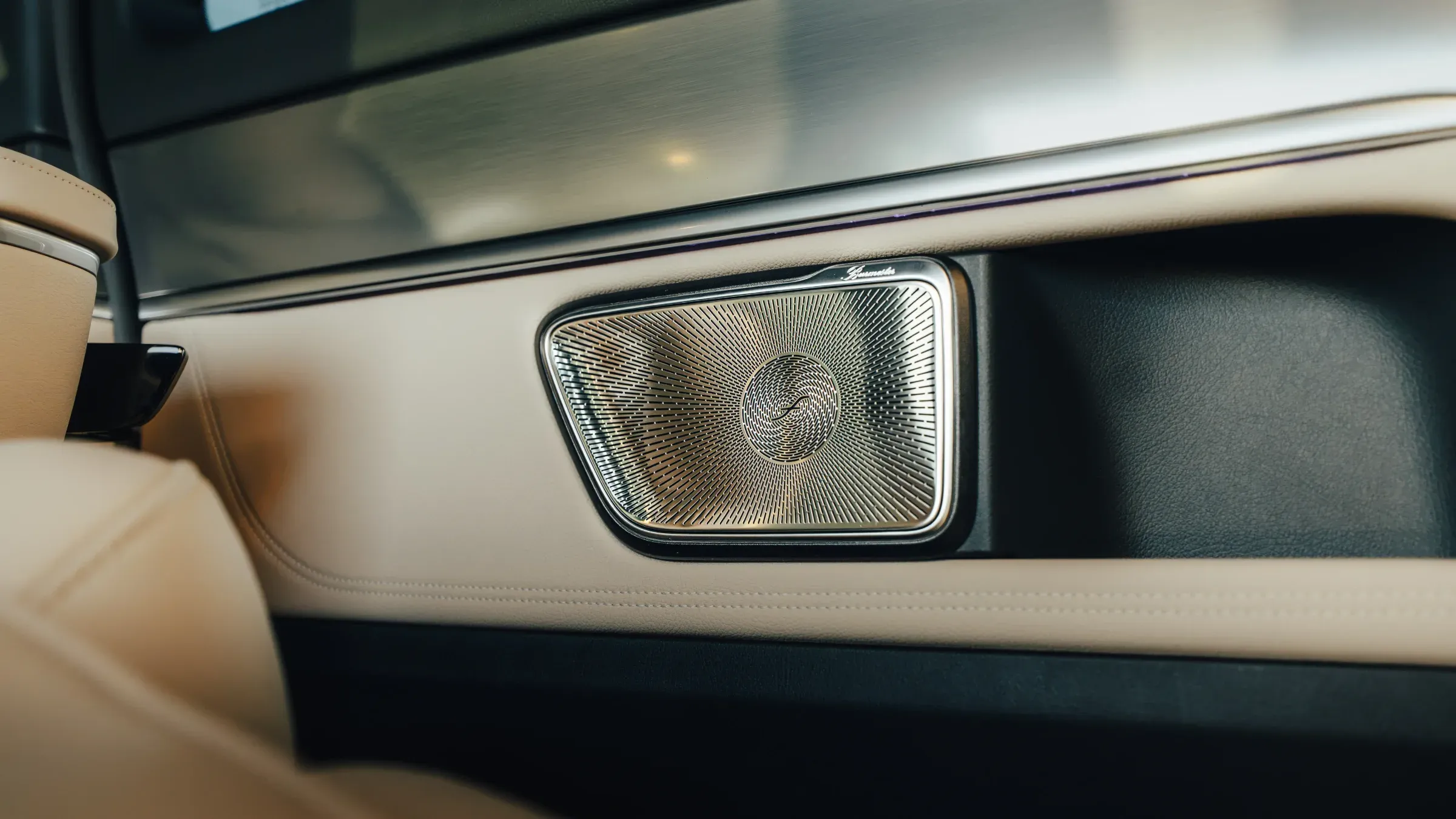 Burmester-Lautsprecher in der Türverkleidung der Mercedes-Benz V-Klasse Premium